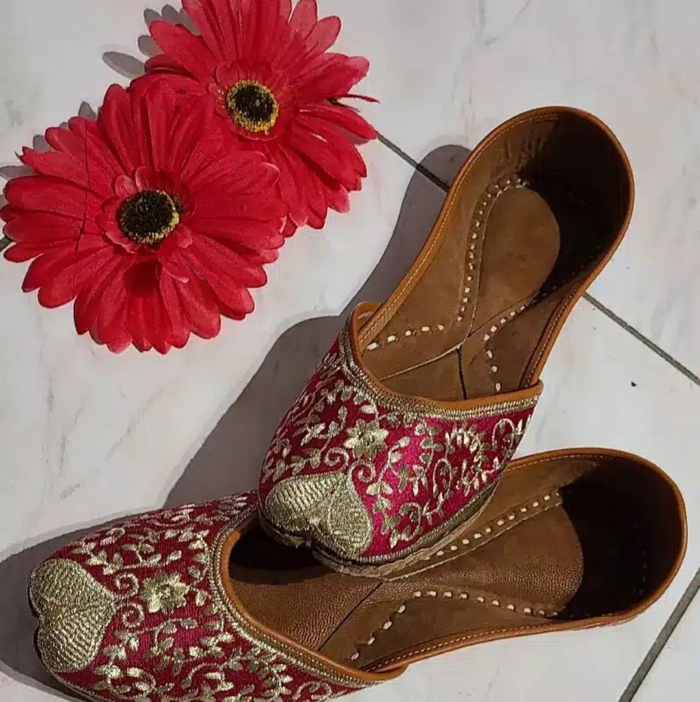 Punjabi jutti/Indian partywear footwear